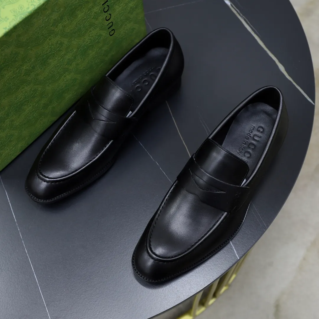 Men's shoes: 250🙅‍♂️🙅‍♂️🙅‍♂️Niuli Brand: GUCCI Size: 38-44 (45 can be customized) Level: Counter classic Material: Original soft cowhide upper Comfortable cowhide lining Original lightweight outsole Style category: Business casual footwear Driving leather shoes Color: Actual picture color